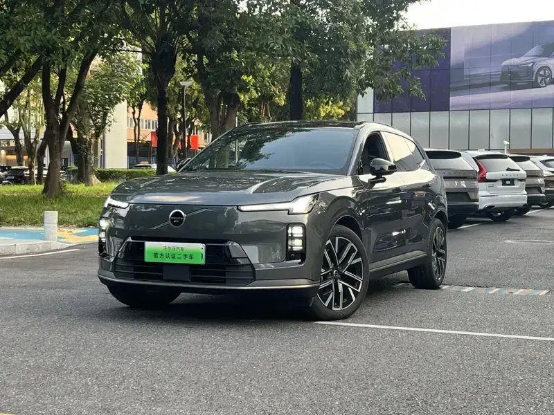 2026 Volvo XC70 с пробегом 17 000 км