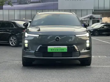 2026 Volvo XC70 с пробегом 17 000 км