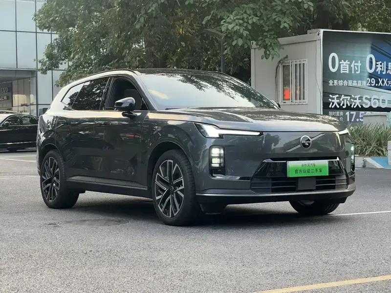 2026 Volvo XC70 с пробегом 17 000 км