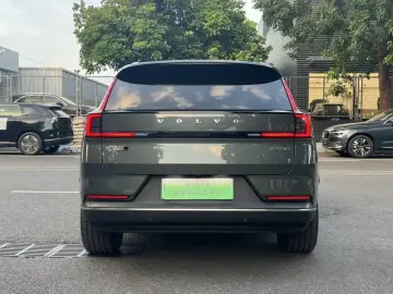 2026 Volvo XC70 с пробегом 17 000 км