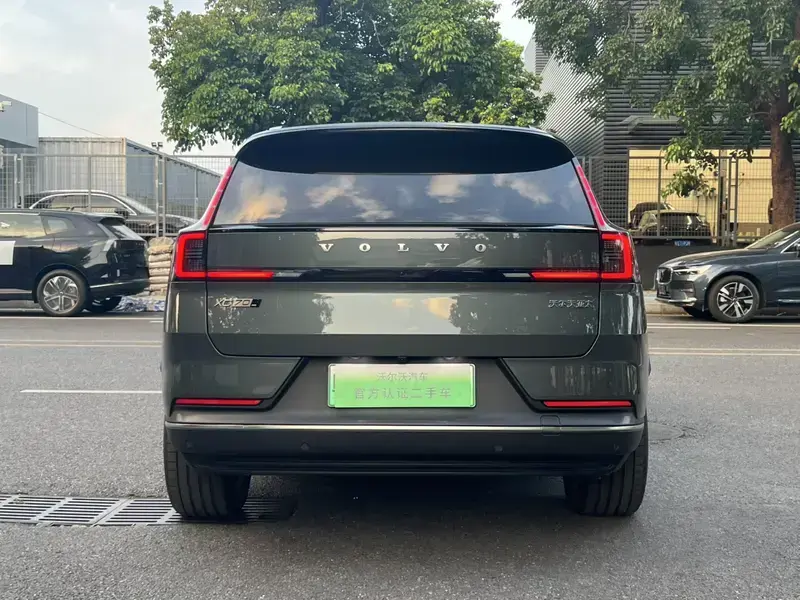 2026 Volvo XC70 с пробегом 17 000 км