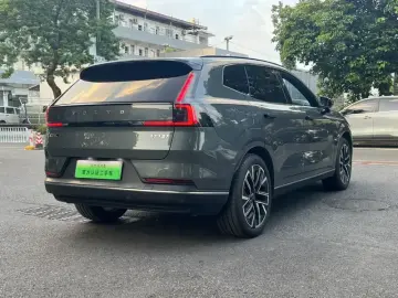 2026 Volvo XC70 с пробегом 17 000 км