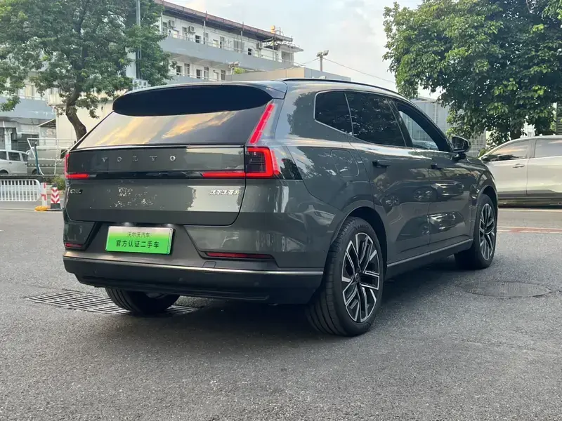 2026 Volvo XC70 с пробегом 17 000 км