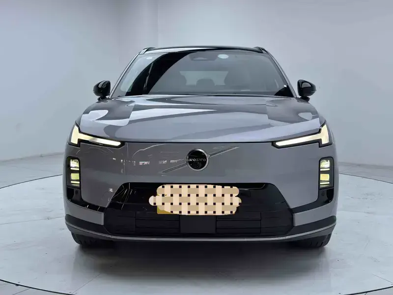2026 Volvo XC70 с пробегом 1 000 км