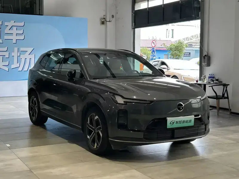 2026 Volvo XC70 с пробегом 7 200 км