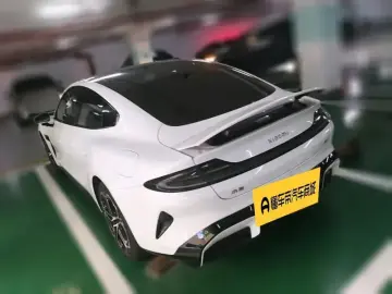 2024 Xiaomi SU7 с пробегом 15 100 км