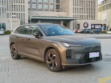 2026 Volvo XC70 с пробегом 10 400 км