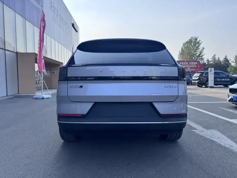 2026 Volvo XC70 с пробегом 100 км