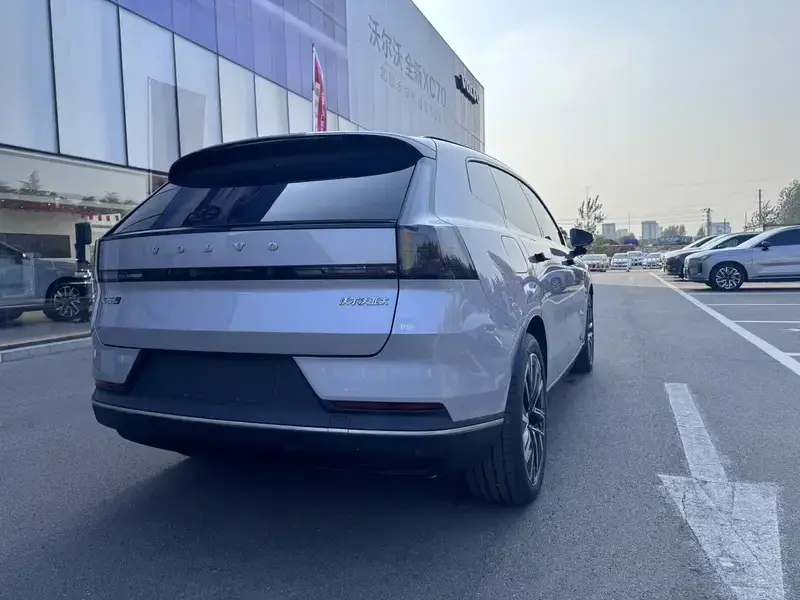 2026 Volvo XC70 с пробегом 100 км