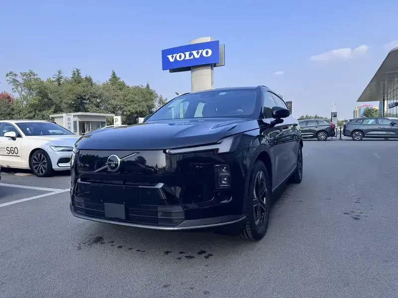 2026 Volvo XC70 с пробегом 100 км