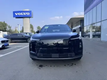 2026 Volvo XC70 с пробегом 100 км