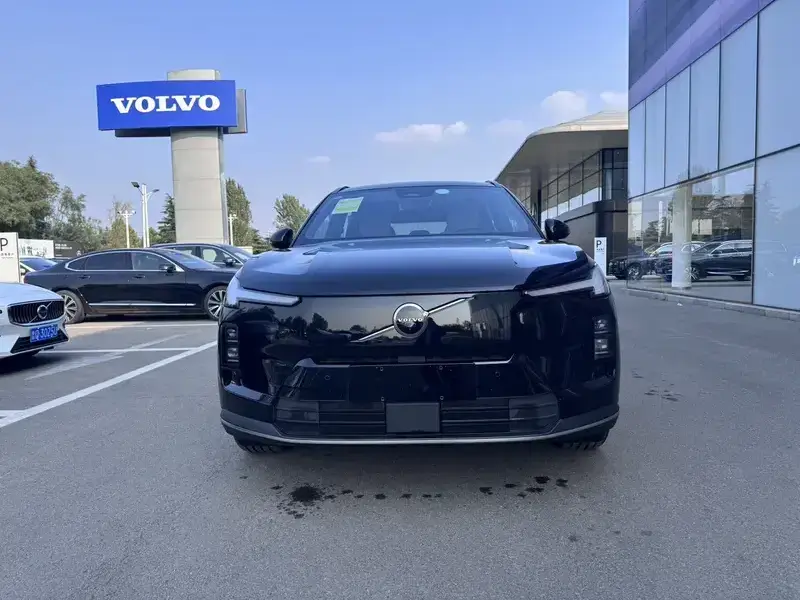 2026 Volvo XC70 с пробегом 100 км