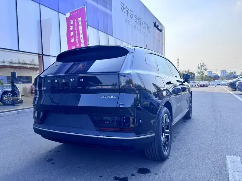 2026 Volvo XC70 с пробегом 100 км