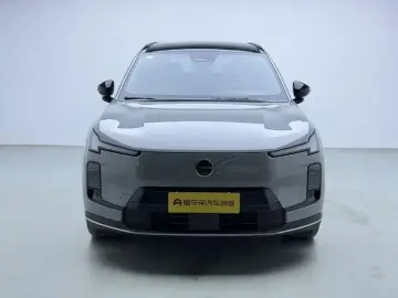 2026 Volvo XC70 с пробегом 13 000 км