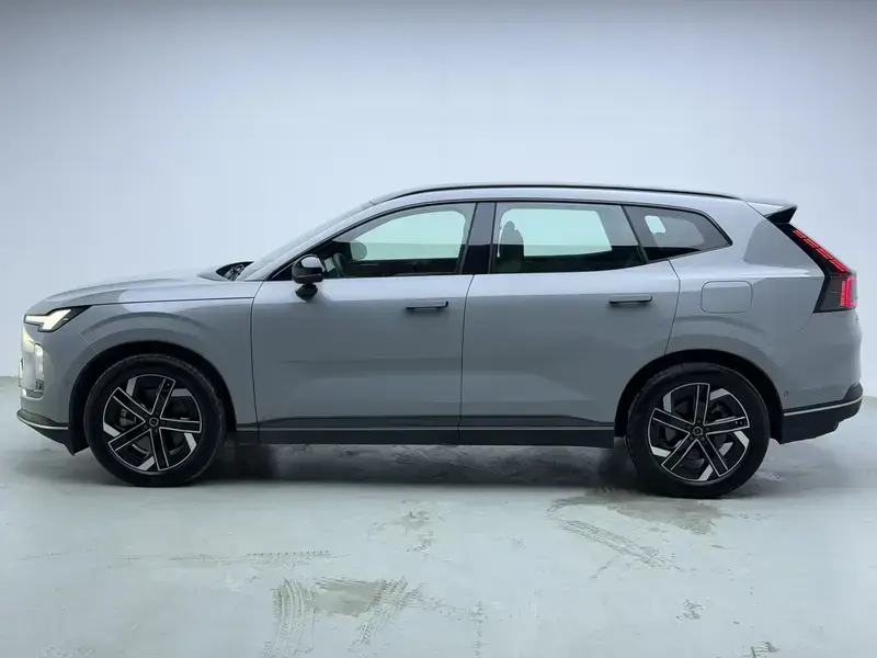 2026 Volvo XC70 с пробегом 13 000 км