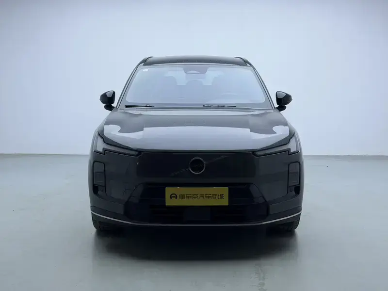 2026 Volvo XC70 с пробегом 12 000 км
