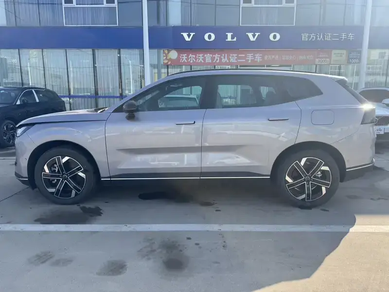 2026 Volvo XC70 с пробегом 100 км