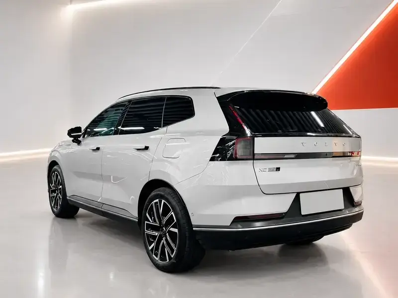 2026 Volvo XC70 с пробегом 16 900 км