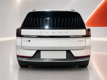 2026 Volvo XC70 с пробегом 16 900 км