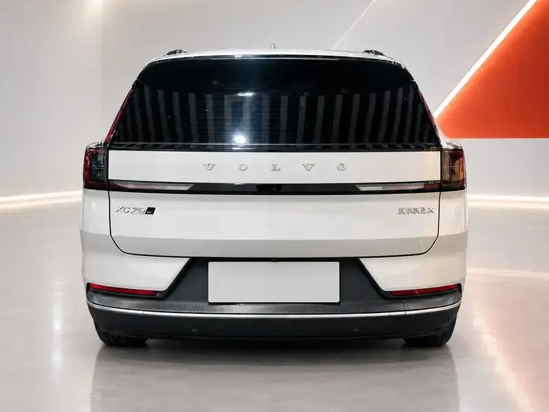 2026 Volvo XC70 с пробегом 16 900 км