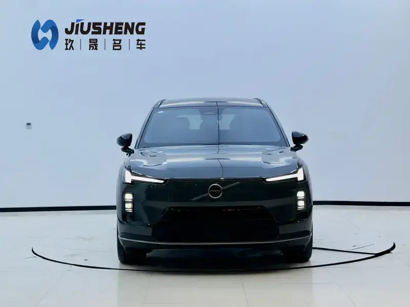 2026 Volvo XC70 с пробегом 13 000 км