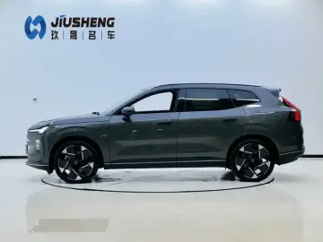 2026 Volvo XC70 с пробегом 13 000 км