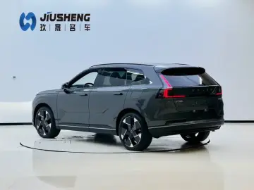 2026 Volvo XC70 с пробегом 13 000 км