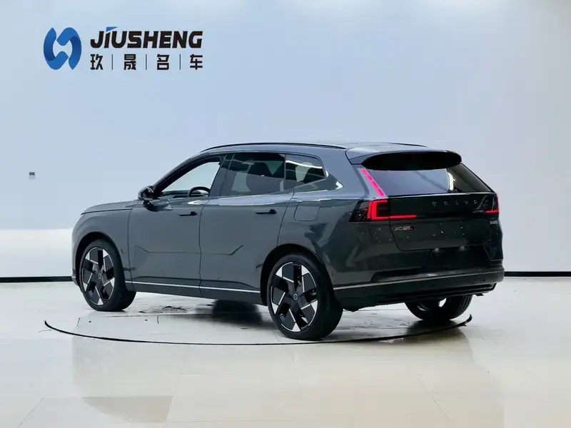 2026 Volvo XC70 с пробегом 13 000 км
