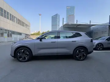 2026 Volvo XC70 с пробегом 7 500 км