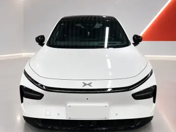 2025 Xpeng G7 с пробегом 65 700 км