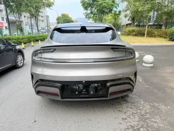2025 Xiaomi YU7 с пробегом 1 700 км