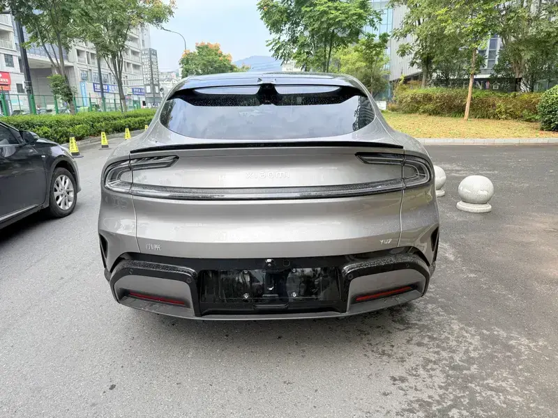 2025 Xiaomi YU7 с пробегом 1 700 км