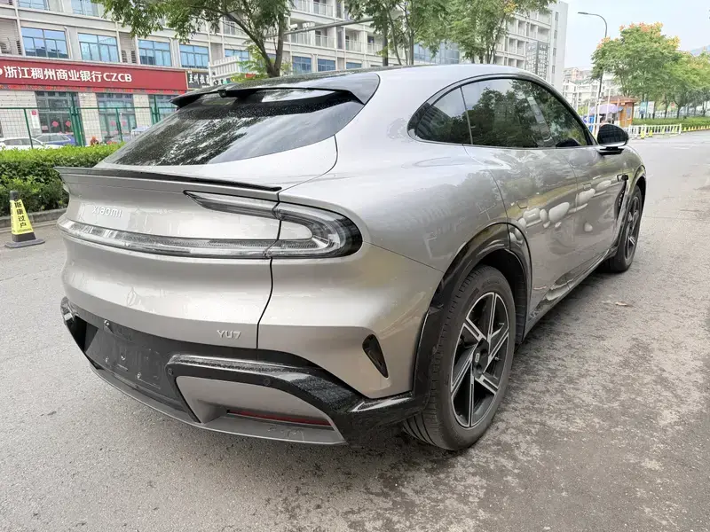 2025 Xiaomi YU7 с пробегом 1 700 км