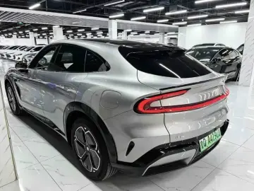 2025 Xiaomi YU7 с пробегом 8 000 км