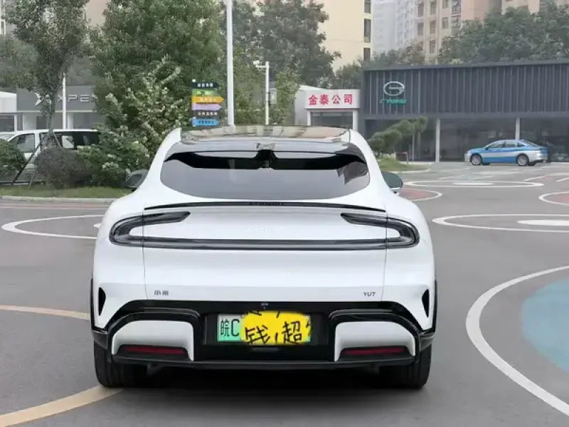 2025 Xiaomi YU7 с пробегом 12 000 км