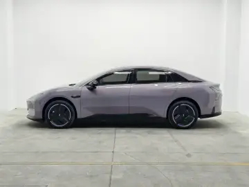 2026 Xpeng Mona M03 с пробегом 900 км