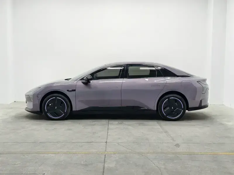 2026 Xpeng Mona M03 с пробегом 900 км