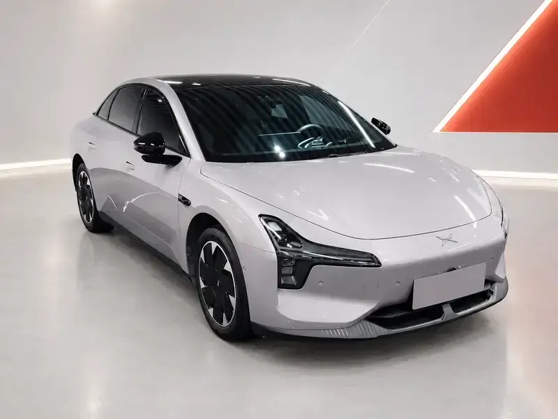2025 Xpeng Mona M03 с пробегом 12 000 км