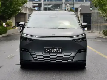 2025 Xpeng X9 с пробегом 36 900 км