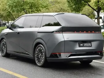 2025 Xpeng X9 с пробегом 36 900 км