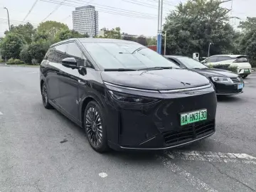 2026 Xpeng X9 с пробегом 9 000 км