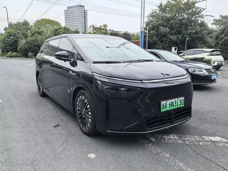 2026 Xpeng X9 с пробегом 9 000 км