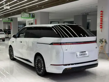 2026 Xpeng X9 с пробегом 11 000 км