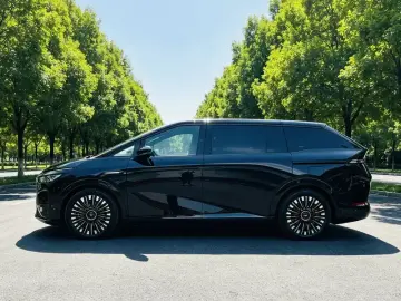 2026 Xpeng X9 с пробегом 16 000 км