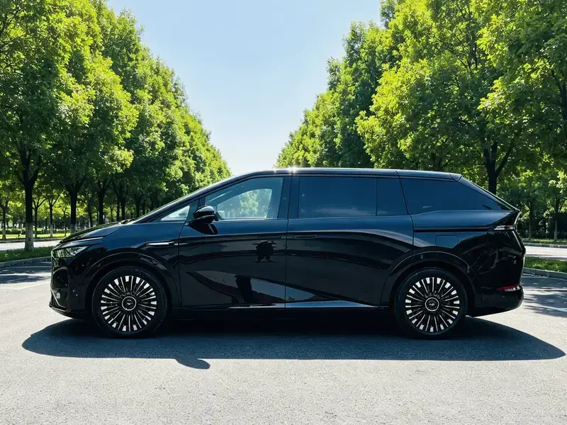 2026 Xpeng X9 с пробегом 16 000 км