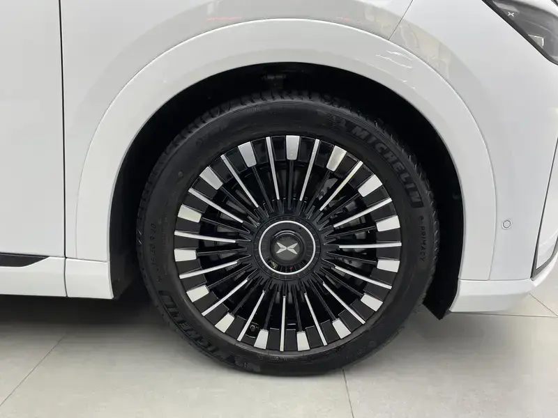 2026 Xpeng X9 с пробегом 5 800 км