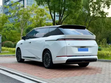 2026 Xpeng X9 с пробегом 17 000 км