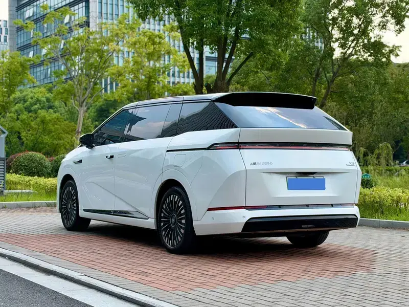2026 Xpeng X9 с пробегом 17 000 км