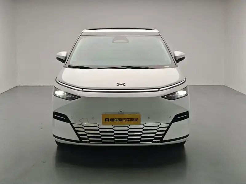 2025 Xpeng X9 с пробегом 16 900 км