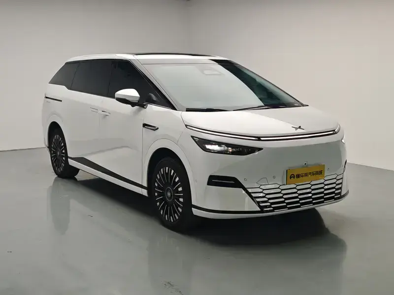 2025 Xpeng X9 с пробегом 16 900 км